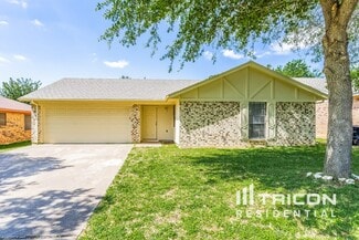 2908 S Meadow Dr, Fort Worth, TX 76133