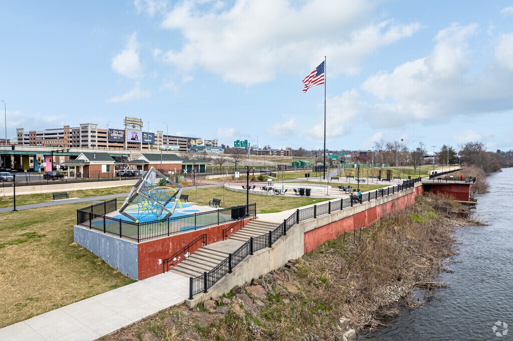 About South End | Schools, Demographics, Things to Do - Homes.com