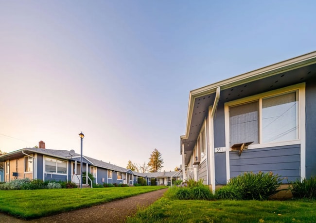 591 W Sherman St unit 6, Lebanon, OR 97355 - photo 2