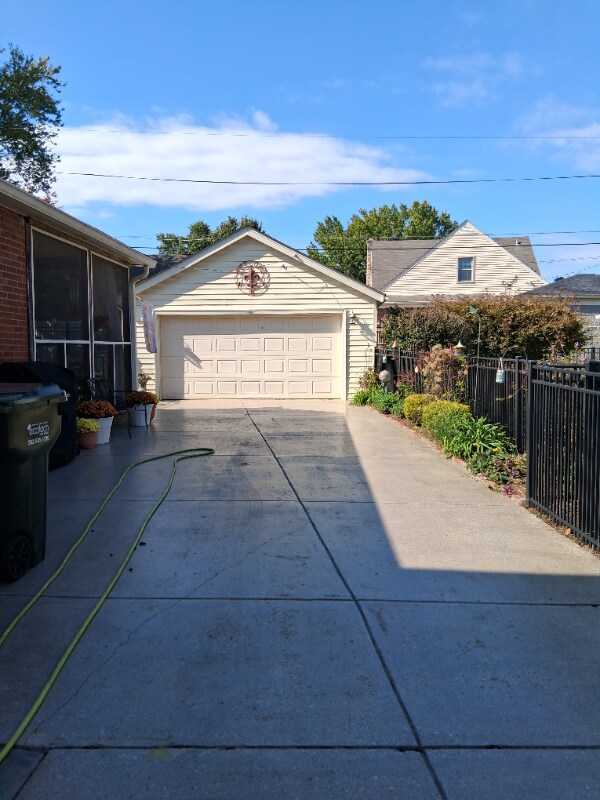 2225 Brighton Dr, Louisville, KY 40205