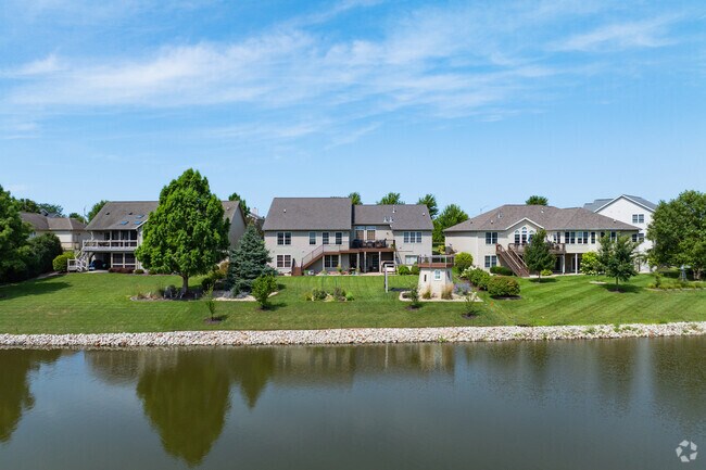 A few homes in North Bridge are lakeside.