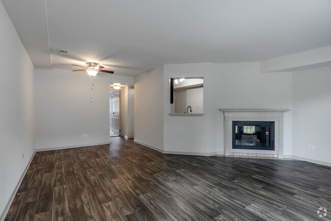 1BR, 1BA - 800SF - Dining/Living