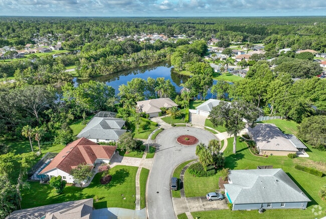 In Groves, you’ll find residential calm and quiet streets, nestled in a busy suburban district.