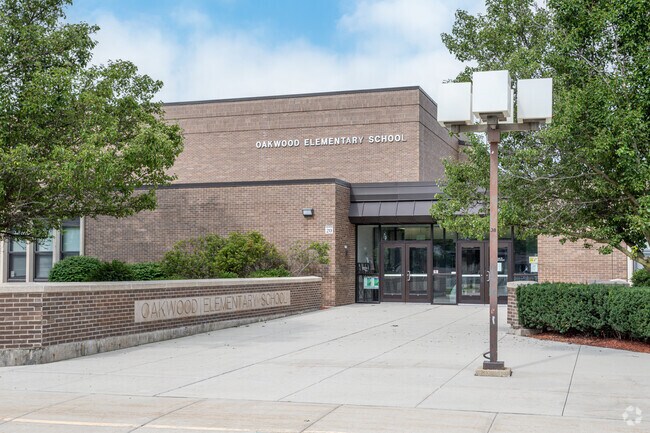 Oakwood School is an above average, public school located in Lemont, IL.