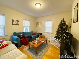 40 Harvest St Unit 2, Boston, MA 02125