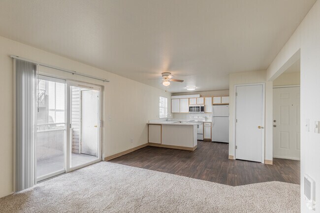 3BR, 2BA - 1,100SF - Living Room