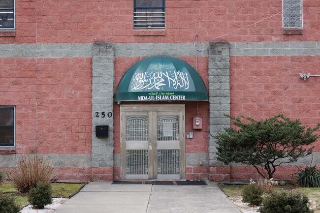 Students at the Academy of Saut Ul Furqau in Teaneck, NJ perform well on standardized tests.