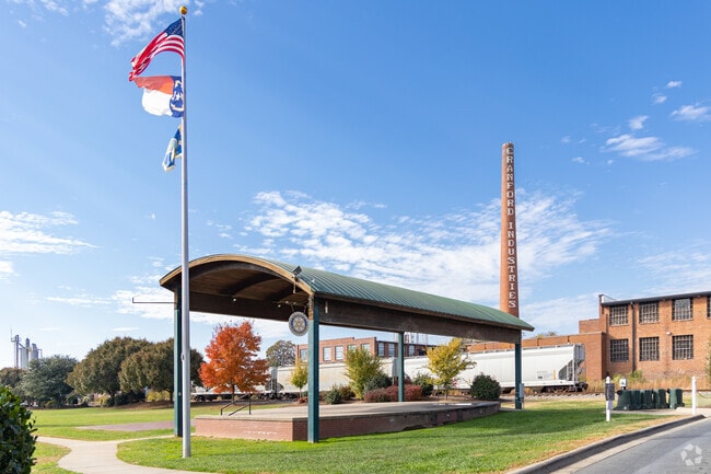 Neighbors will be able to go to the open-air theater of Bicentennial Park.