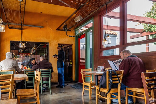 Gracies offers BBQ style food in West Vallejo.