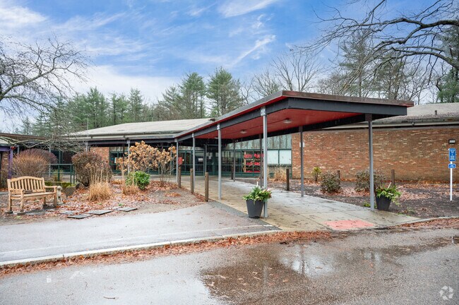 Plymouth River Elementary School in Hingham received an A in academics by Niche.