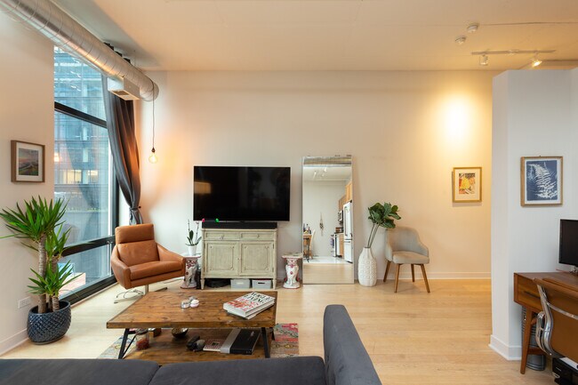 740 W Fulton St unit 804, Chicago, IL 60661 - photo 6