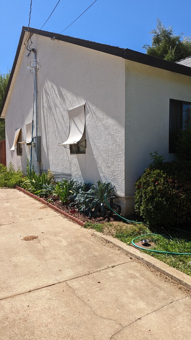 2214 Waldon St, Redding, CA 96001 - photo 4