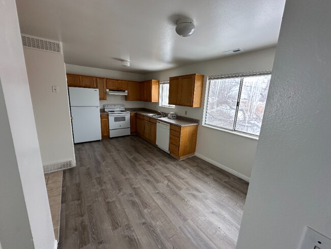 411 Noble Rd, Tooele, UT 84074 - photo 4