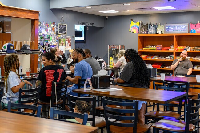 Apoptosis guests enjoy a fun Wednesday night of trivia in South Westnedge.