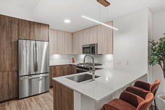 166 N Aberdeen St, Chicago, IL 60607