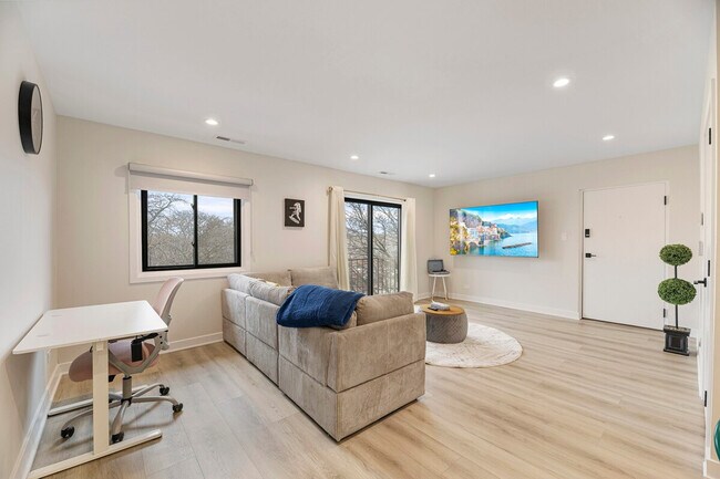 2316 W Estes Ave unit ID1060170P, Chicago, IL 60645 - photo 4