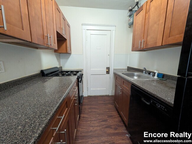 1167 Boylston St unit 20, Boston, MA 02215 - photo 4