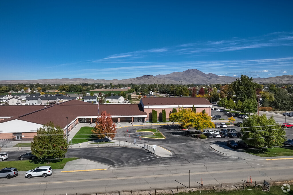 Kenneth Carrberry Elementary offers public education for students living in Emmett, Idaho.