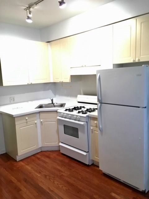 917 W Dakin St unit 104, Chicago, IL 60613 - photo 2