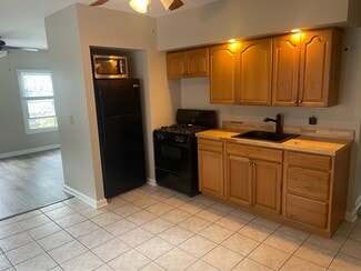 855 Jefferson Ave Unit Up, Cleveland, OH 44113