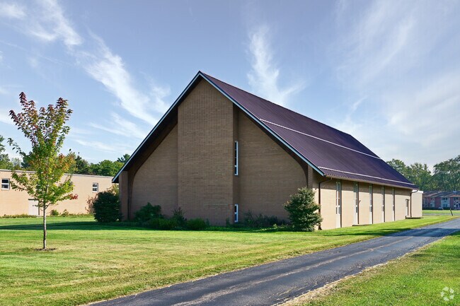 Bay Knoll School has a student-teacher ratio of 5 to 1.