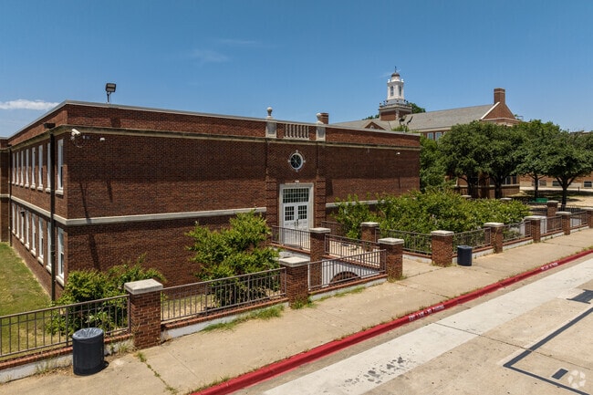 Arlington Heights High School in Fort Worth is a class 5A school.