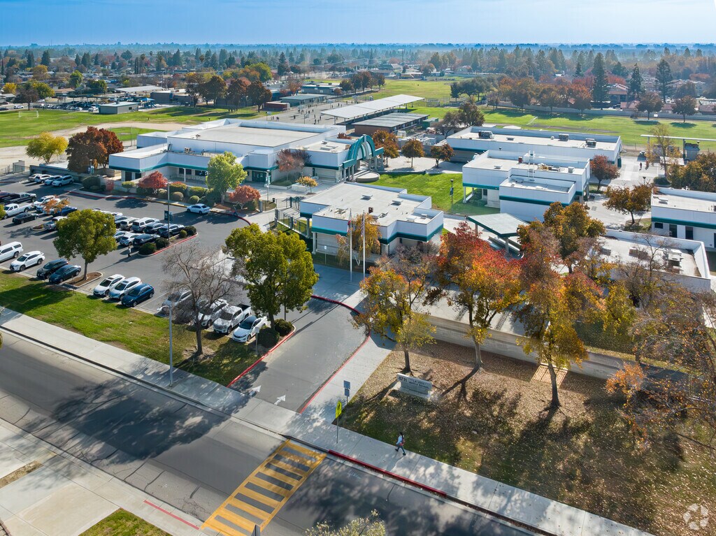 Looking South from La Joya Middle School toward the resident homes of Visalia.