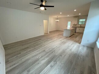 310 Hidden Meadows Dr, Lafayette, LA 70506