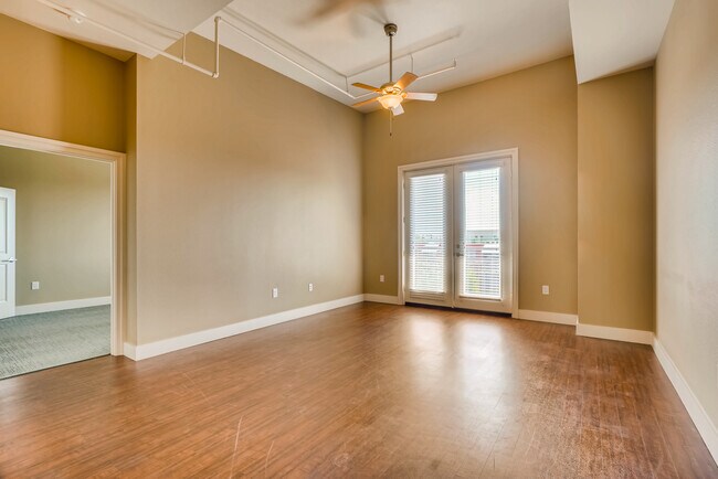928 Travis Ave unit 302, Fort Worth, TX 76104 - photo 6