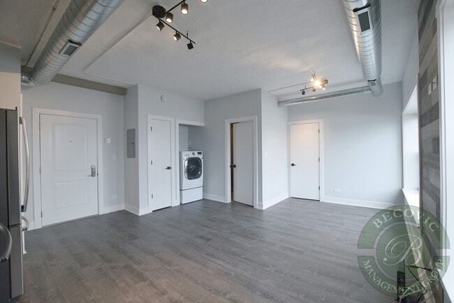 7645 N Sheridan Rd unit 108, Chicago, IL 60626 - photo 4