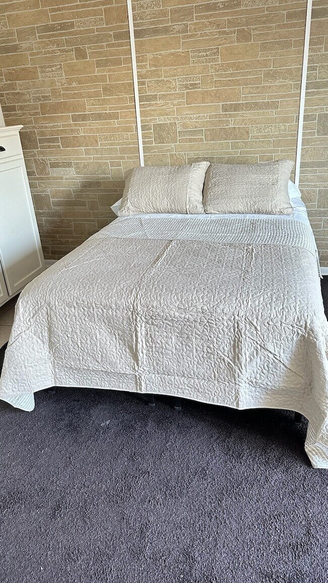 107 Elyria St Unit Studio #1, Lodi, OH 44254
