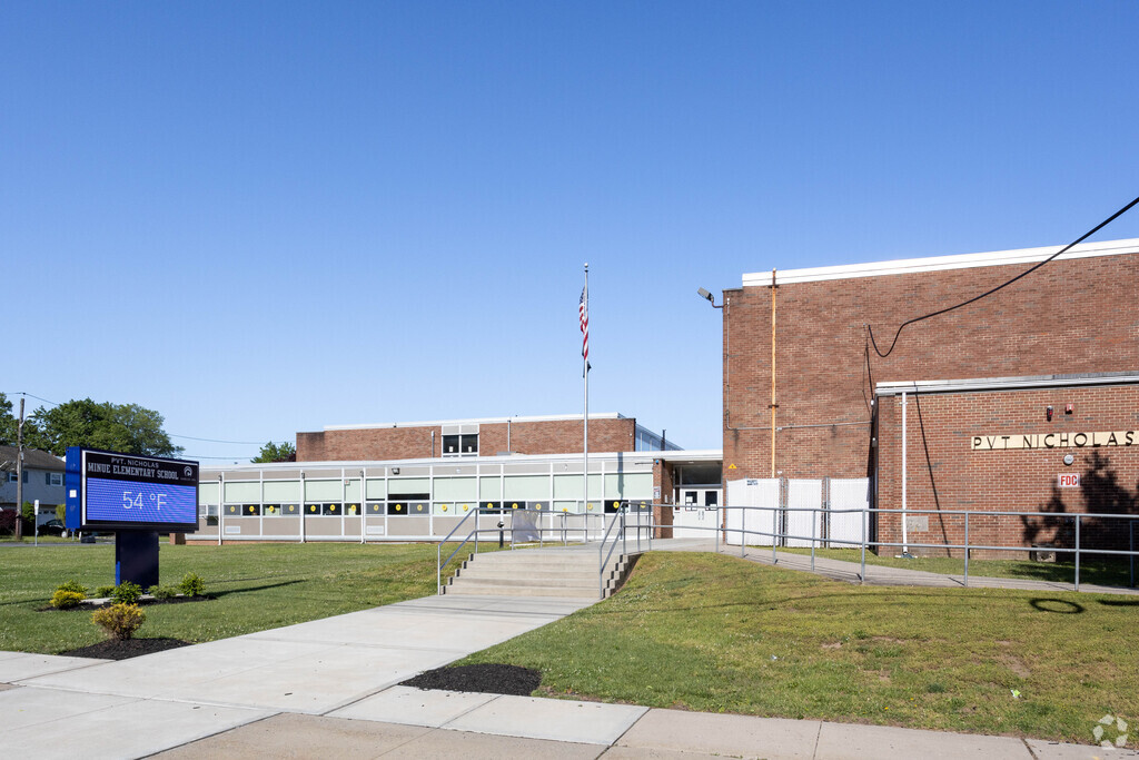 Private Nicholas Minue School is for students grades PK-5 and has over 600 students.