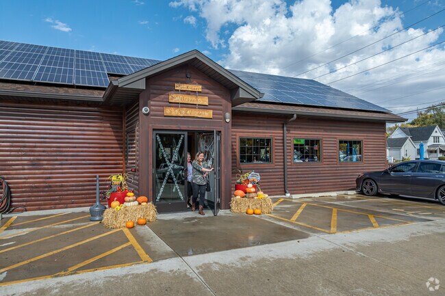 Parkview Inn offers a variety of food specials, drink specials, and video gaming.