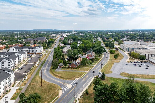 Fredericktowne Village is conveniently a mile from Downtown Frederick.