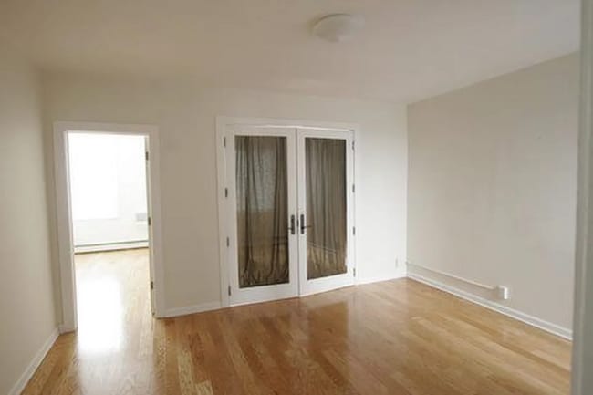 48-29 40th St unit 2nd FL, Queens, NY 11104 - photo 5