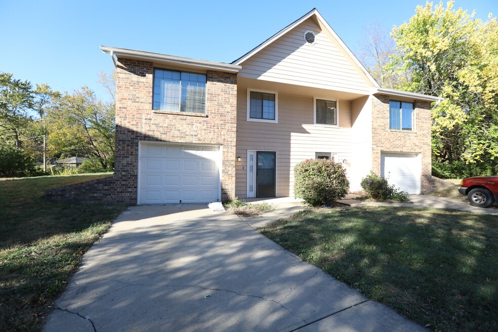 326 NW Gibson Rd, Lees Summit, MO 64063 - photo 1