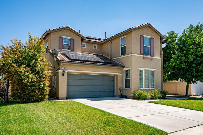 Newer single and two-story homes can be found in the North Redlands neighborhood.
