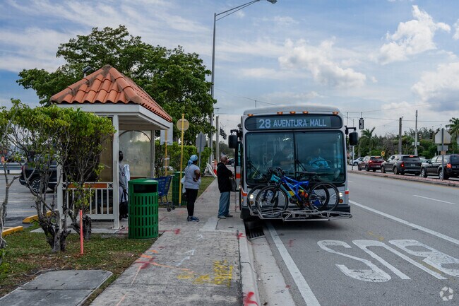 Biscayne Highlands has public bus stops for easy transportation across the town.