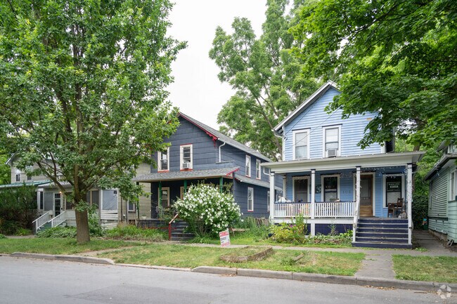 The median year built for homes in North Side is 1900.