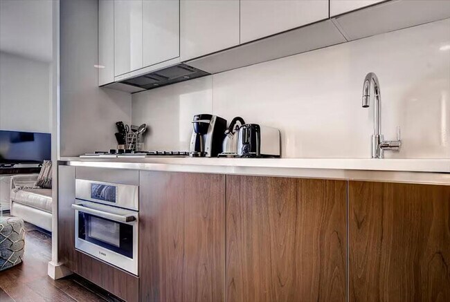 605 W 42nd St unit ID1029761P, New York, NY 10036 - photo 7