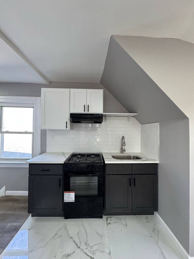 820 S 20th St, Newark, NJ 07108