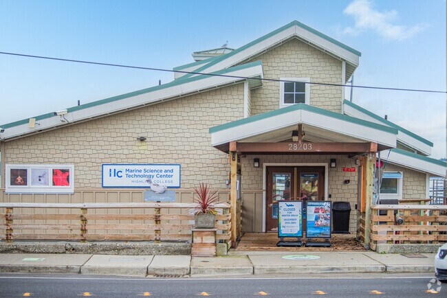 Take a short drive to the Redondo Aquarium to see some local sea-life.