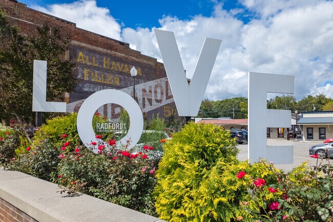 Plum Creek’s location provides easy access to nearby cities and attractions.