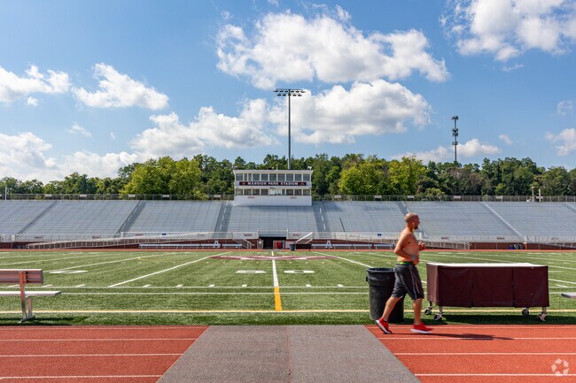 Mansion Park is a great place for your workout while spending time in the Mansion Park area.