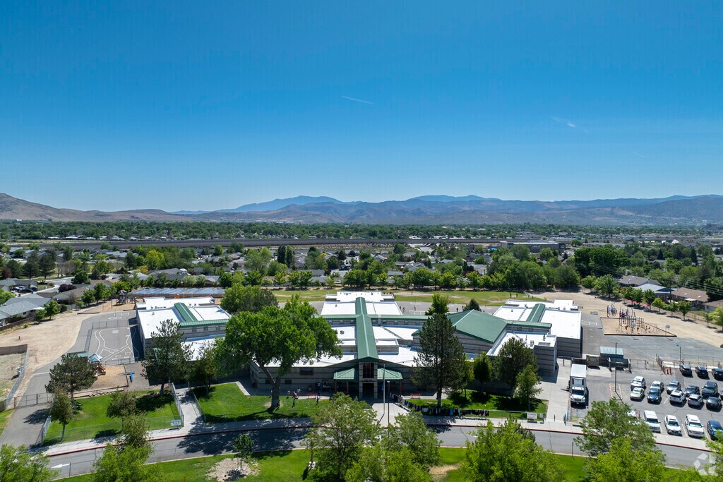 An aerial view of the front of Mark Twain Elementary School.
