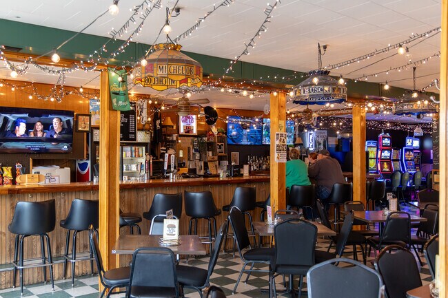 Silver Fox Tavern in Ashton offers casual dining and drinks in a lively setting.