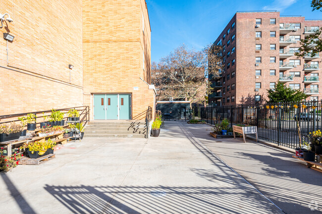 P.S. 811 - Connie Lekas School has 53 equivalent full-time teachers.