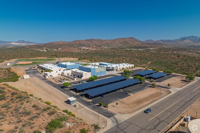 The school’s location along a main road allows for easy access while maintaining a quiet, natural backdrop.