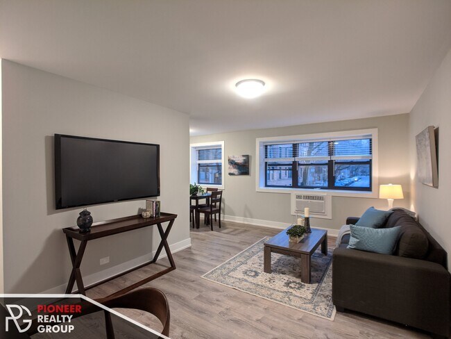 542 W Surf St unit 202, Chicago, IL 60657 - photo 2