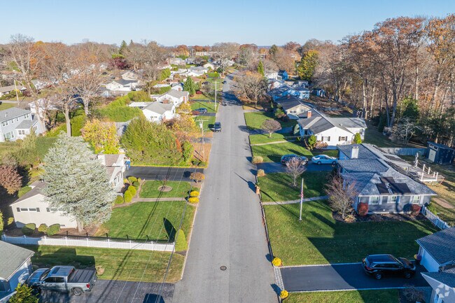 Garden City features houses on quarter-acre lots along winding streets.
